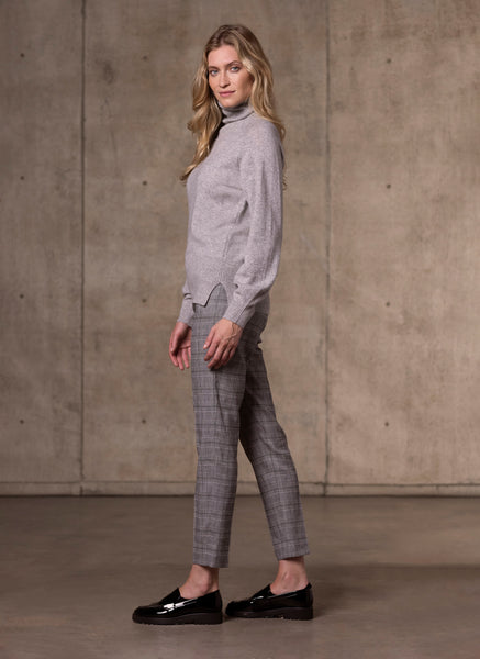 Women's Cinzia Turtle Neck Cashmere Sweater in Light Grey