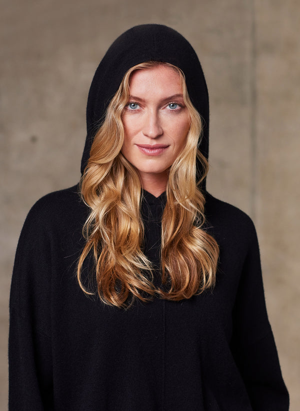 Hoodie Cashmere Sweater in Black 