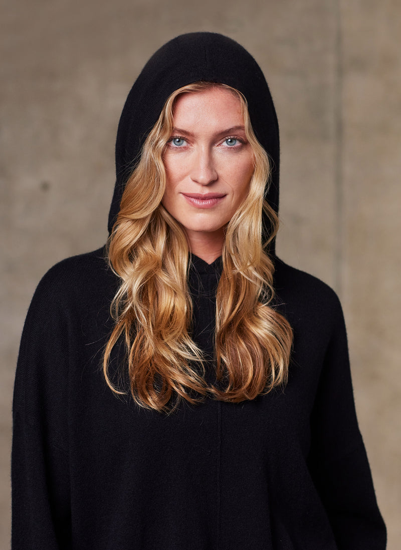 Hoodie Cashmere Sweater in Black 