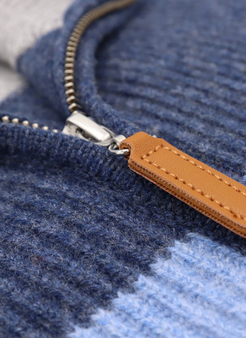 Men's Innsbruck Panel Quarter Zip Cashmere Sweater in Navy Zipper detail