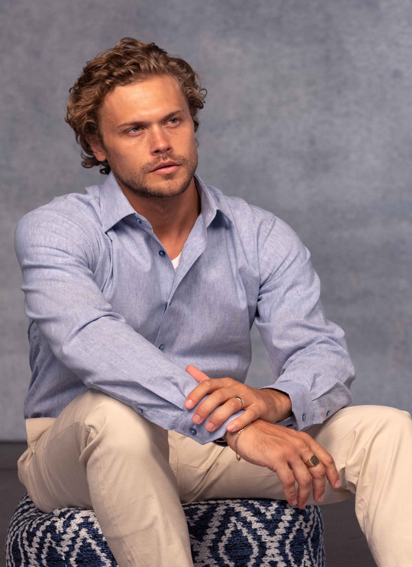 model sitting wearing Alexander in Blue Fade Mélange Linen Shirt with khaki pants