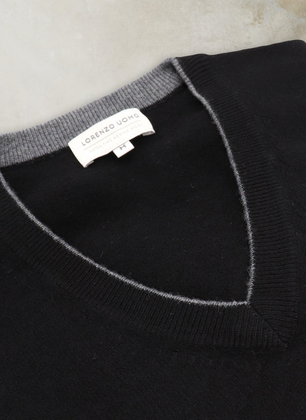 Men's Melbourne Contrast V-Neck Extra-Fine Pure Merino Wool Sweater in Black