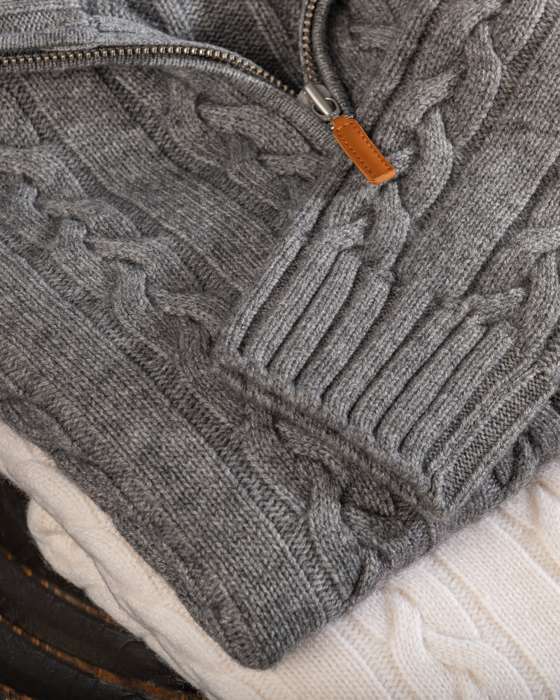 detailed close up image of the men's aspen cable full zip cashmere sweater in heather grey and ivory