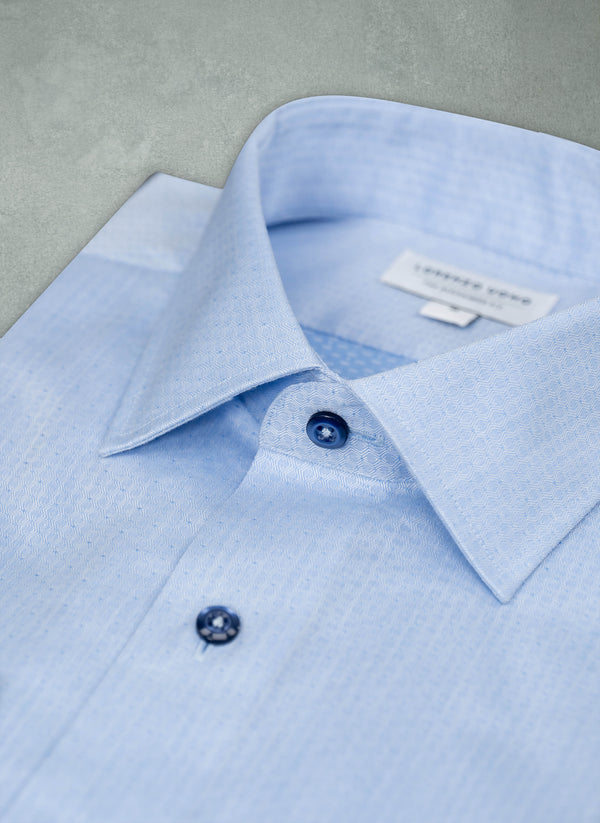 collar detail of Alexander in Jacquard Waves Shirt  with navy buttons