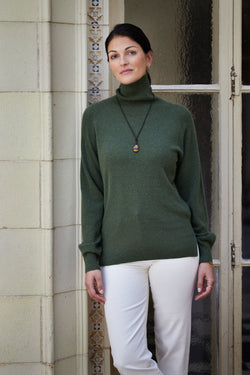 Women's Cinzia Turtle Neck Cashmere Sweater in Olive – Lorenzo Uomo