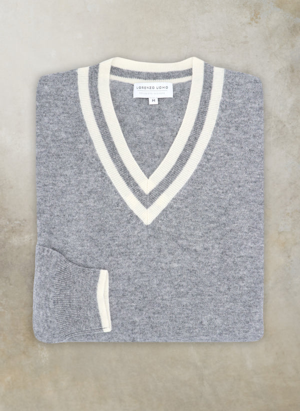 flat lay image of men's campo tennis v-neck cashmere sweater in light grey