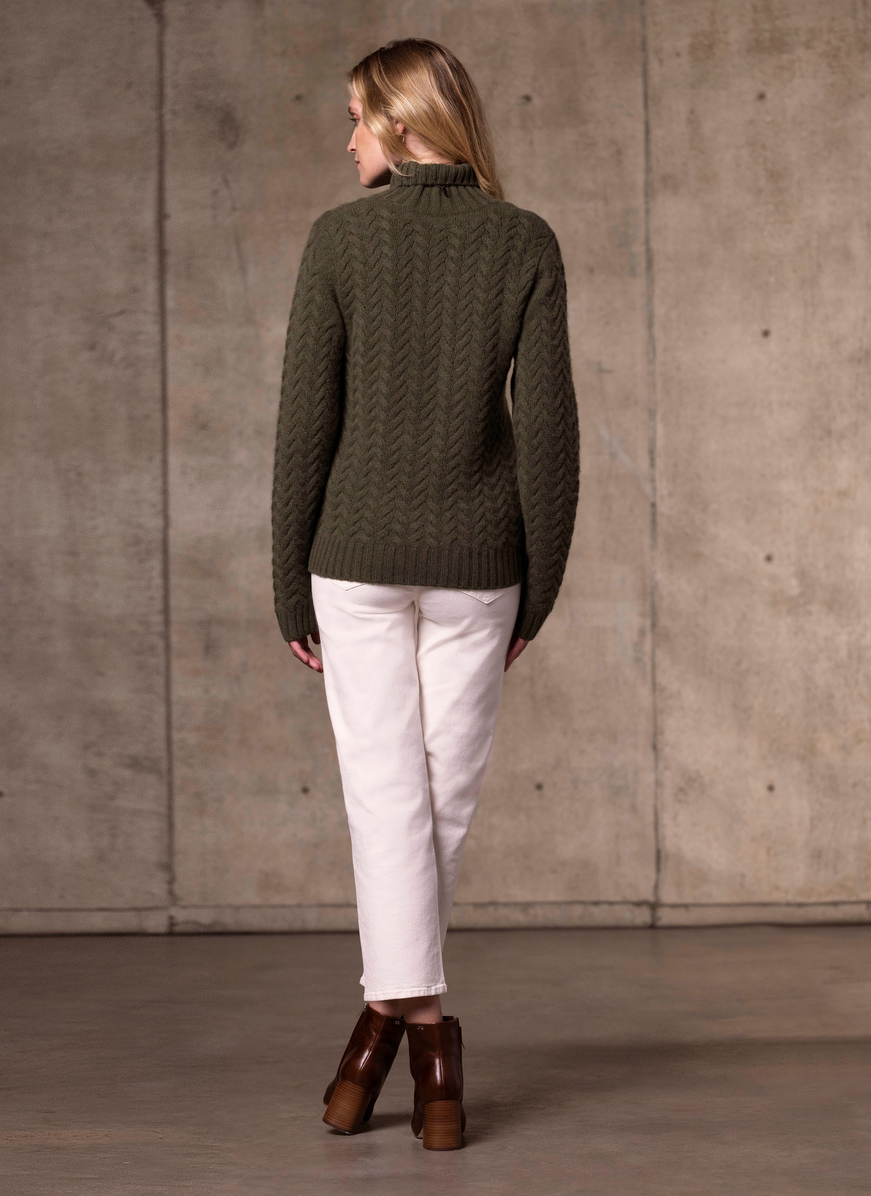 Women's Giulia Turtle Neck Cable Cashmere Sweater in Camel