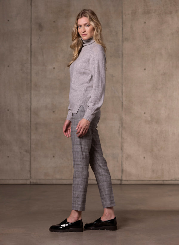 Side Women's Cinzia Turtle Neck Cashmere Sweater in Light Grey