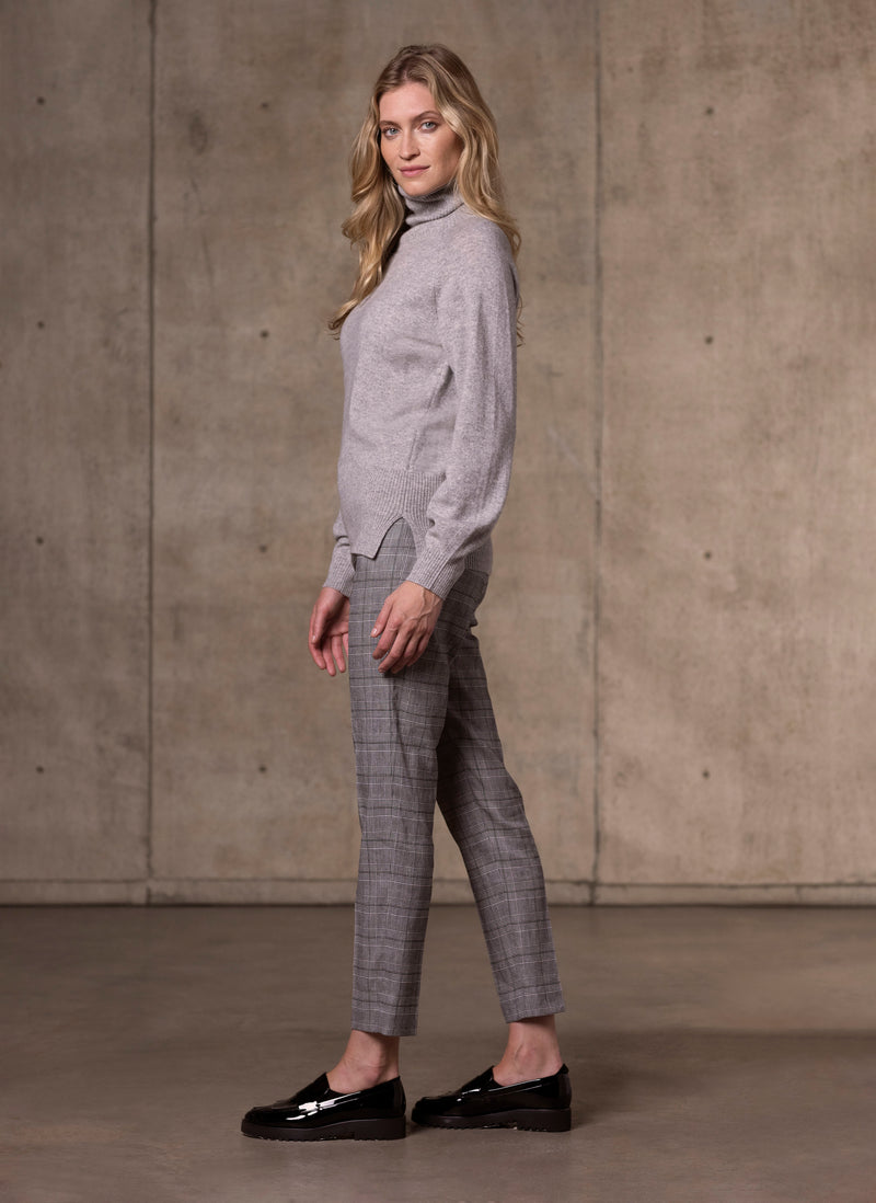 Side Women's Cinzia Turtle Neck Cashmere Sweater in Light Grey