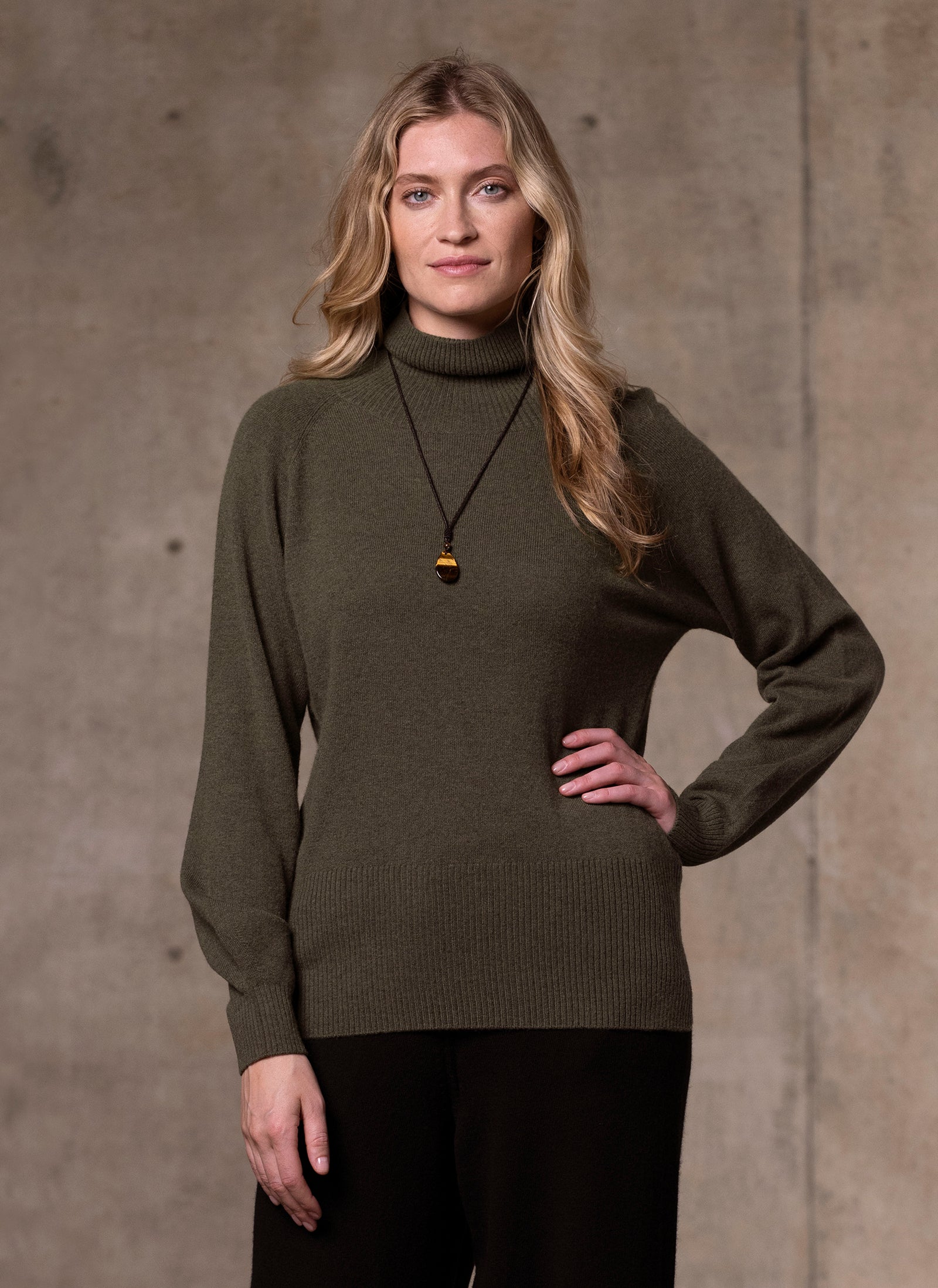 Women's Cinzia Turtle Neck Cashmere Sweater in Olive – Lorenzo Uomo