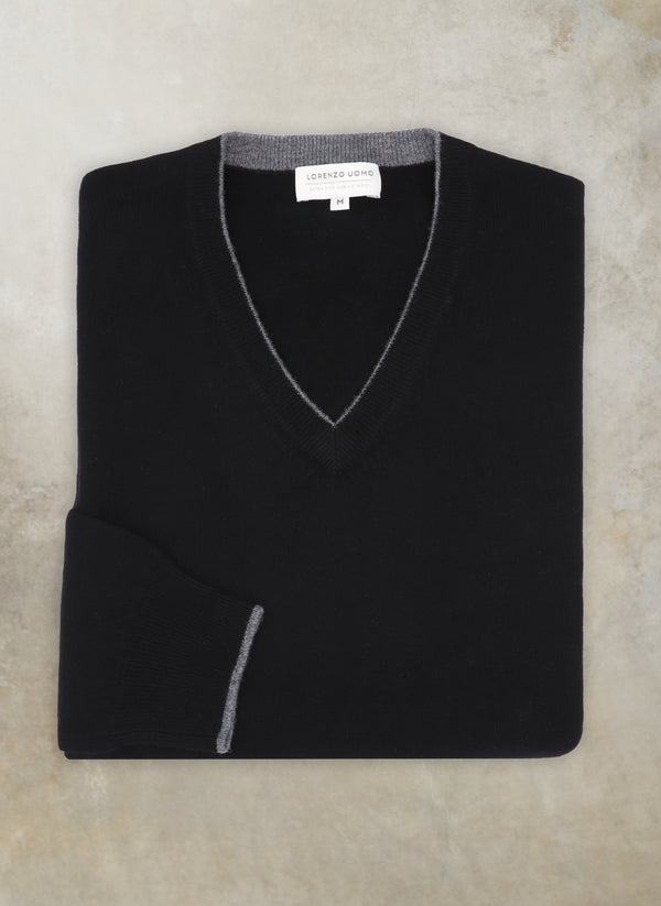 Men's Melbourne Contrast V-Neck Extra-Fine Pure Merino Wool Sweater in Black