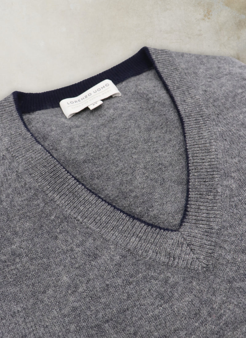 Men's Melbourne Contrast V-Neck Exra-Fine Pure Merino Wool Sweater in Charcoal