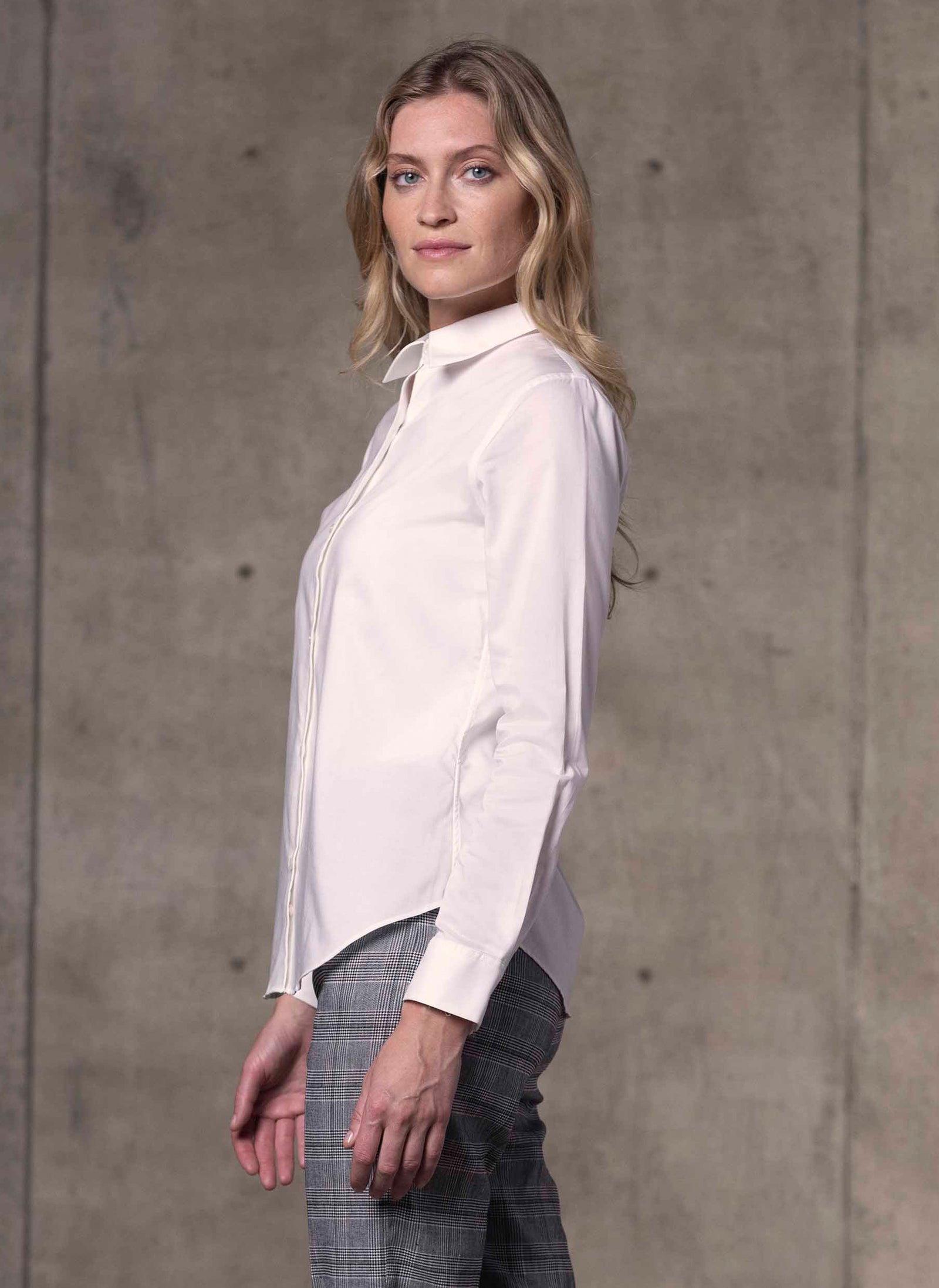 Women's Modern Fit Dress Shirt in Solid White Poplin, S