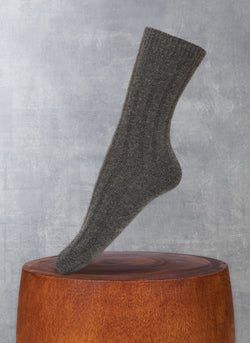 Women's Ribbed Short 75% Cashmere Sock in Charcoal