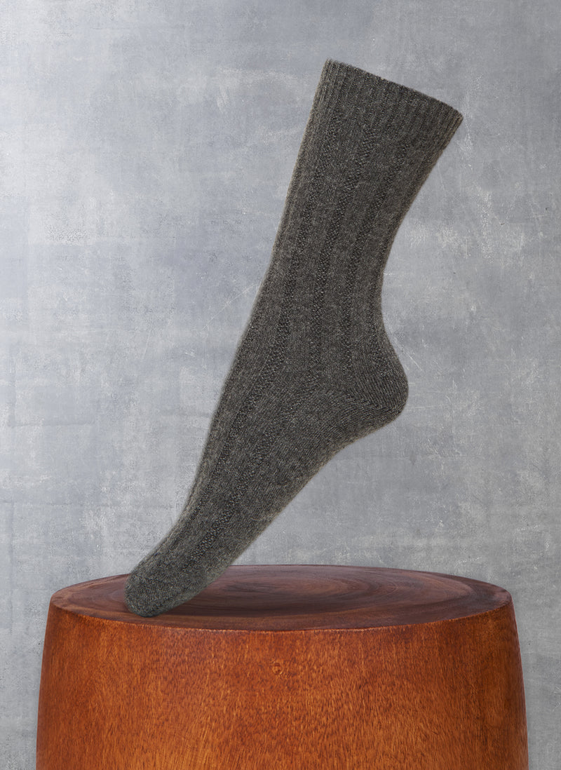 Women's Ribbed Short 75% Cashmere Sock in Charcoal
