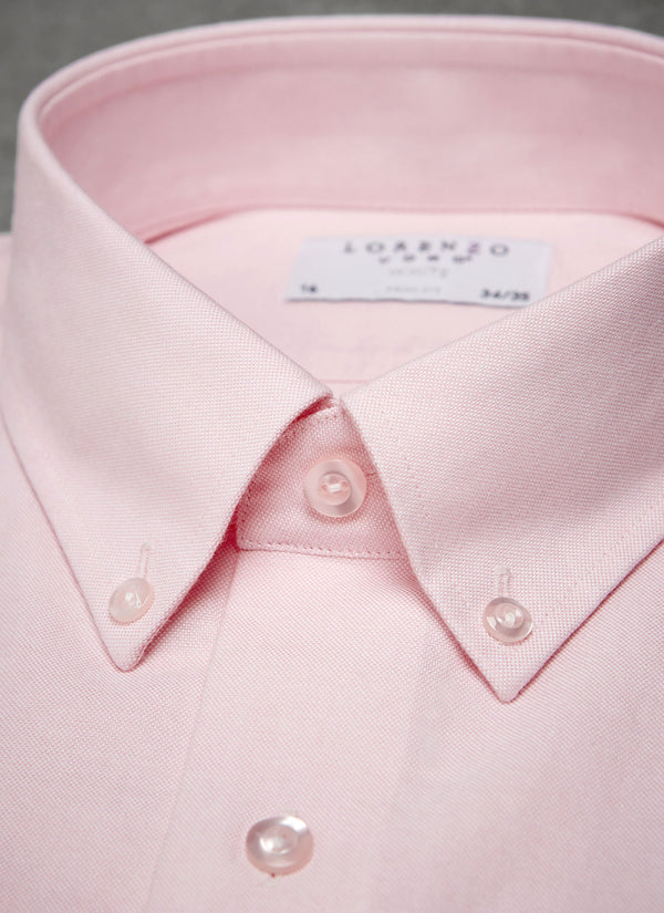 collar detail of pink oxford button down shirt