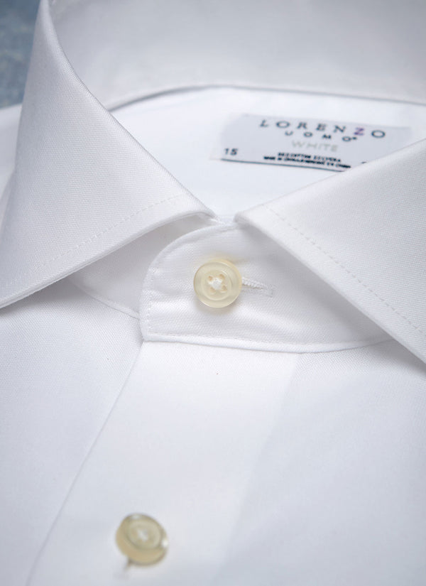 collar of solid white poplin shirt